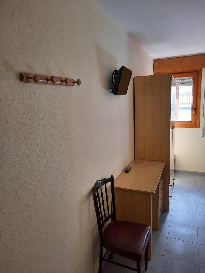 Habitaciones Pension El Parque Sabinanigo Luaran gambar