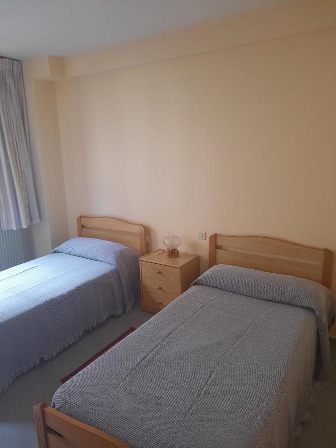 Habitaciones Pension El Parque Sabinanigo Luaran gambar